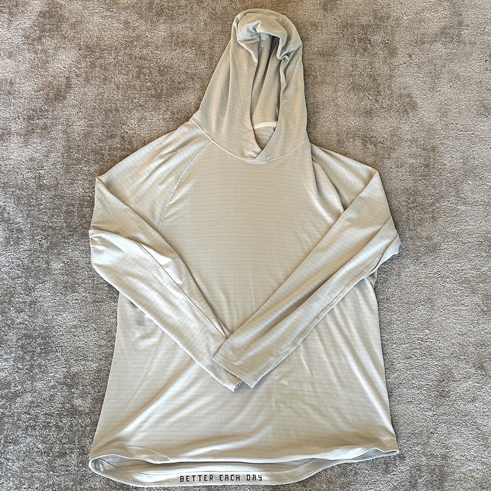 Men’s Lululemon License to Train hoodie. Ivory in color. men’s XL.